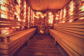 Sauna, hot tub