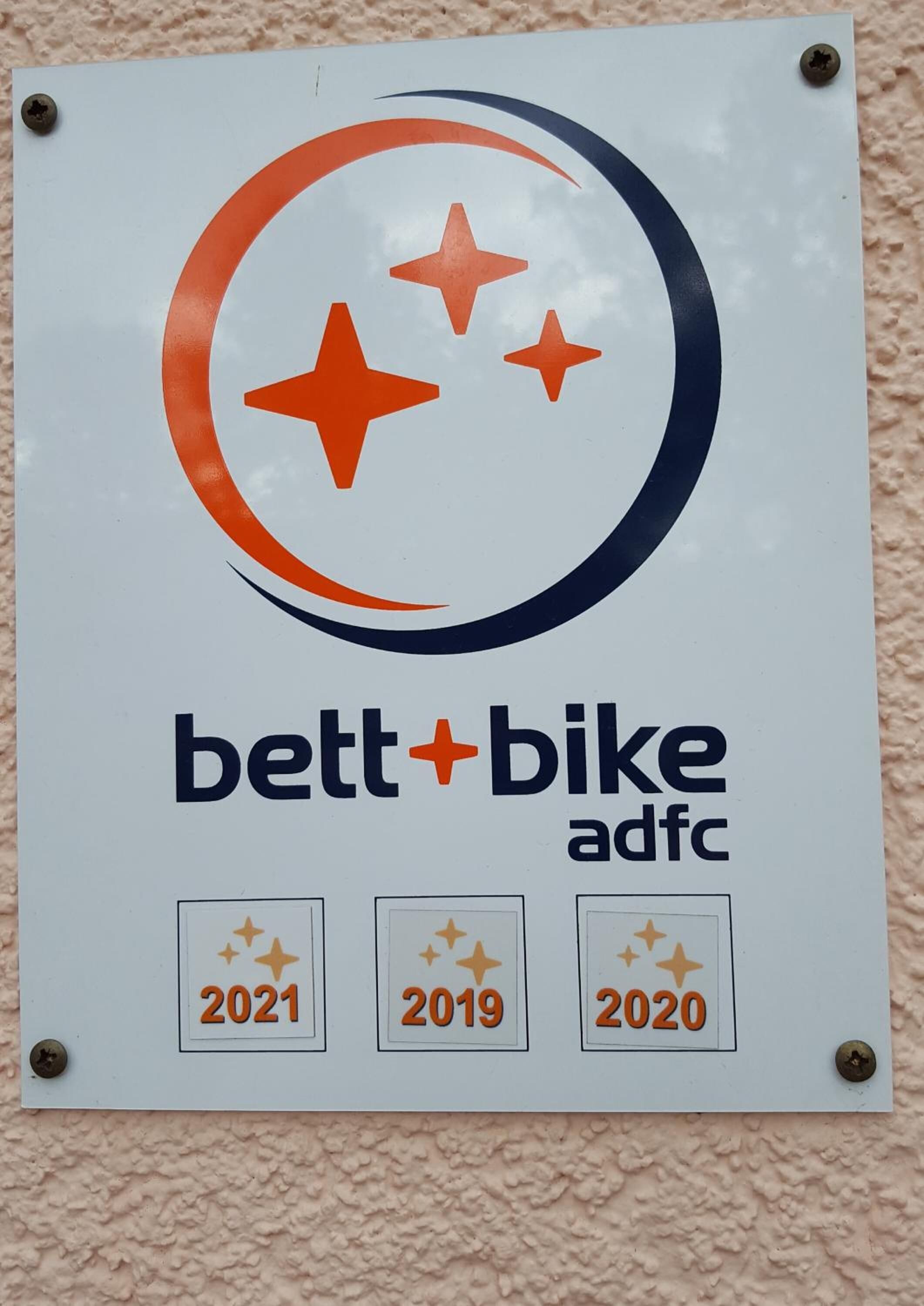 breakfast, lunch, dinner served; italian cuisine