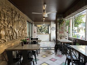 Lunch and dinner served, Thai cuisine - Link Mansion (Chiang Mai)