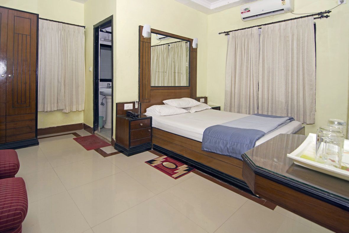 In-room safe, free WiFi, bed sheets
