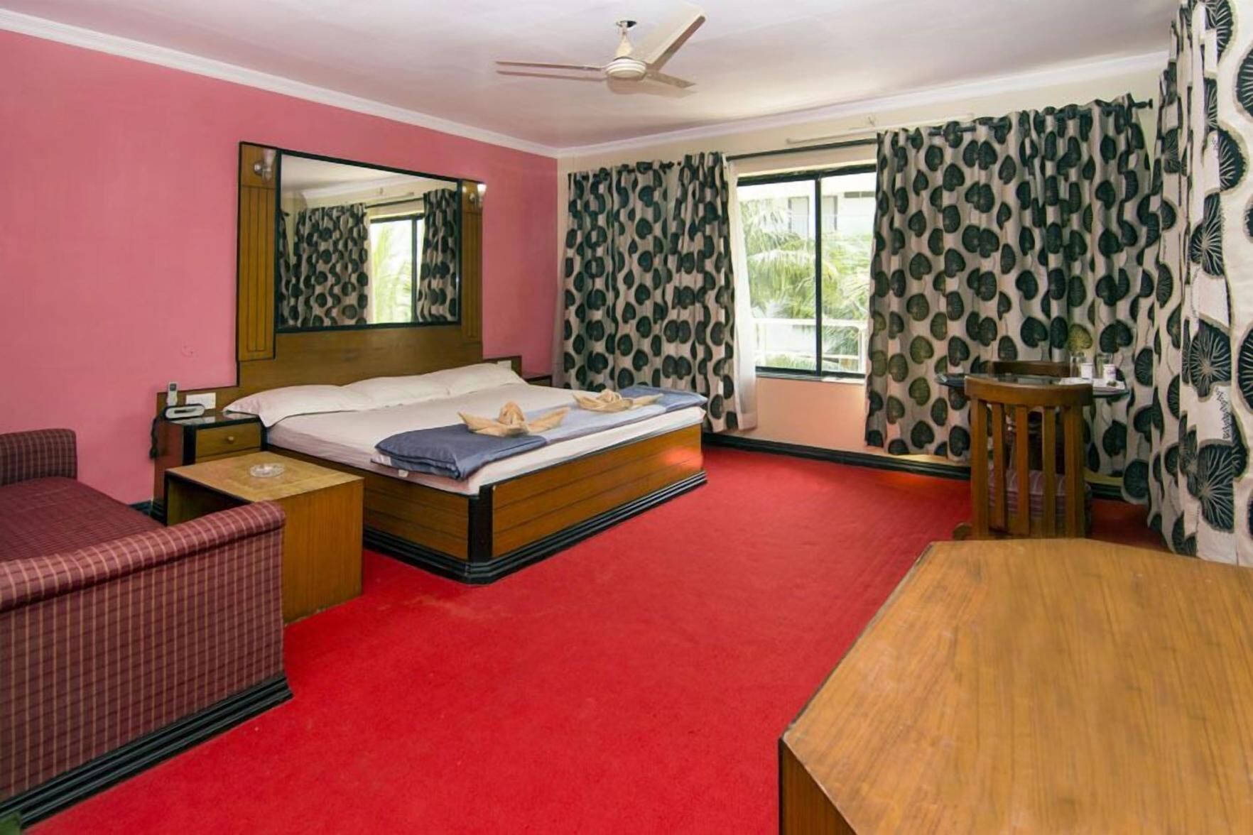 In-room safe, free WiFi, bed sheets