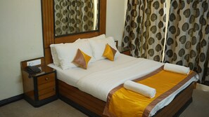 Deluxe Ac 2nd Floor With Balcony | In-room safe, free WiFi, bed sheets - Hotel Dolphin (Kanthi)