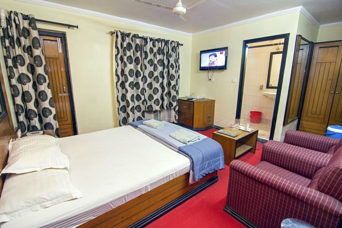 In-room safe, free WiFi, bed sheets