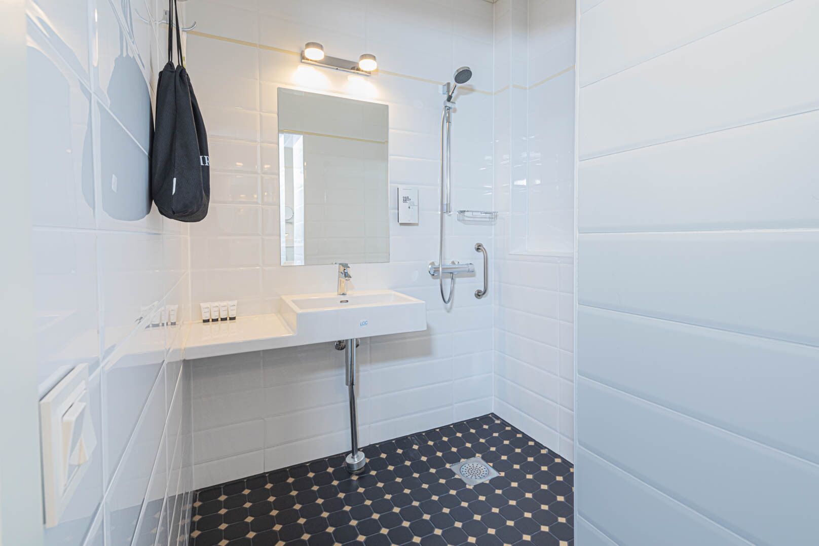 superior room | bathroom | shower, free toiletries, hair dryer, towels