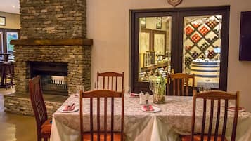 Lunch and dinner served, local and international cuisine