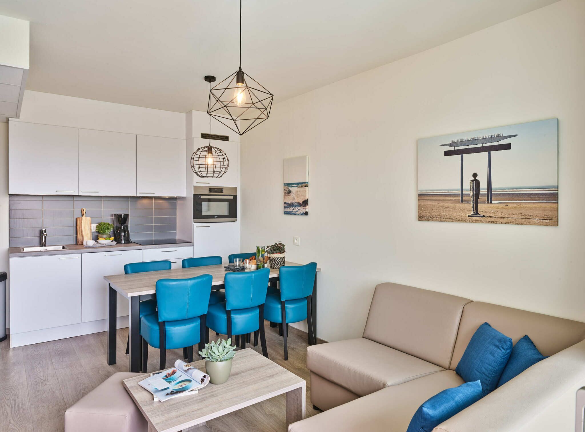 Spacious family suite | 2 adults - 3 kids | Cocina privada | Microondas, cafetera y tetera, tetera eléctrica y artículos de limpieza 
