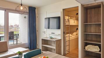 Suite with one bedroom | 4p | Soundproofing, cribs (surcharge), WiFi (free), individually decorated