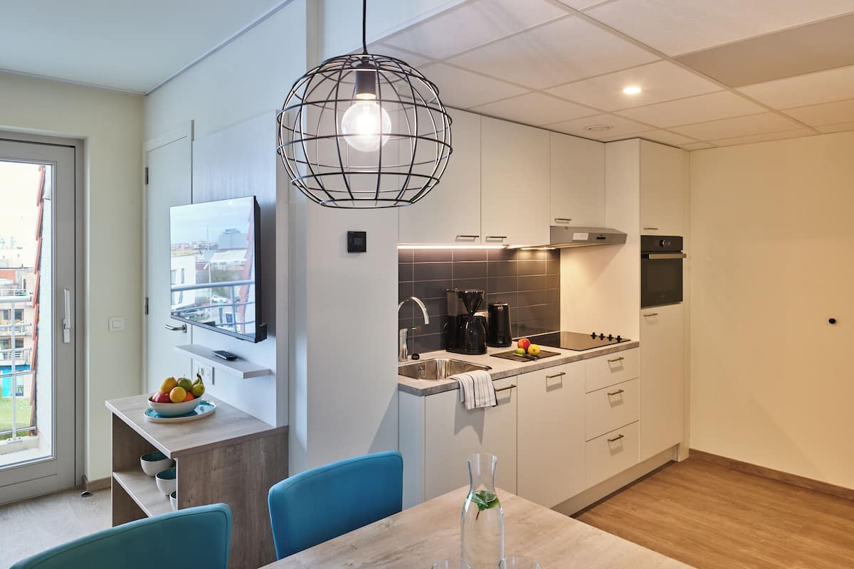 Spacious Suite | 4p | Eget kjøkken | Kaffetrakter/tekoker, mikrobølgeovn, vannkoker og rengjøringsutstyr
