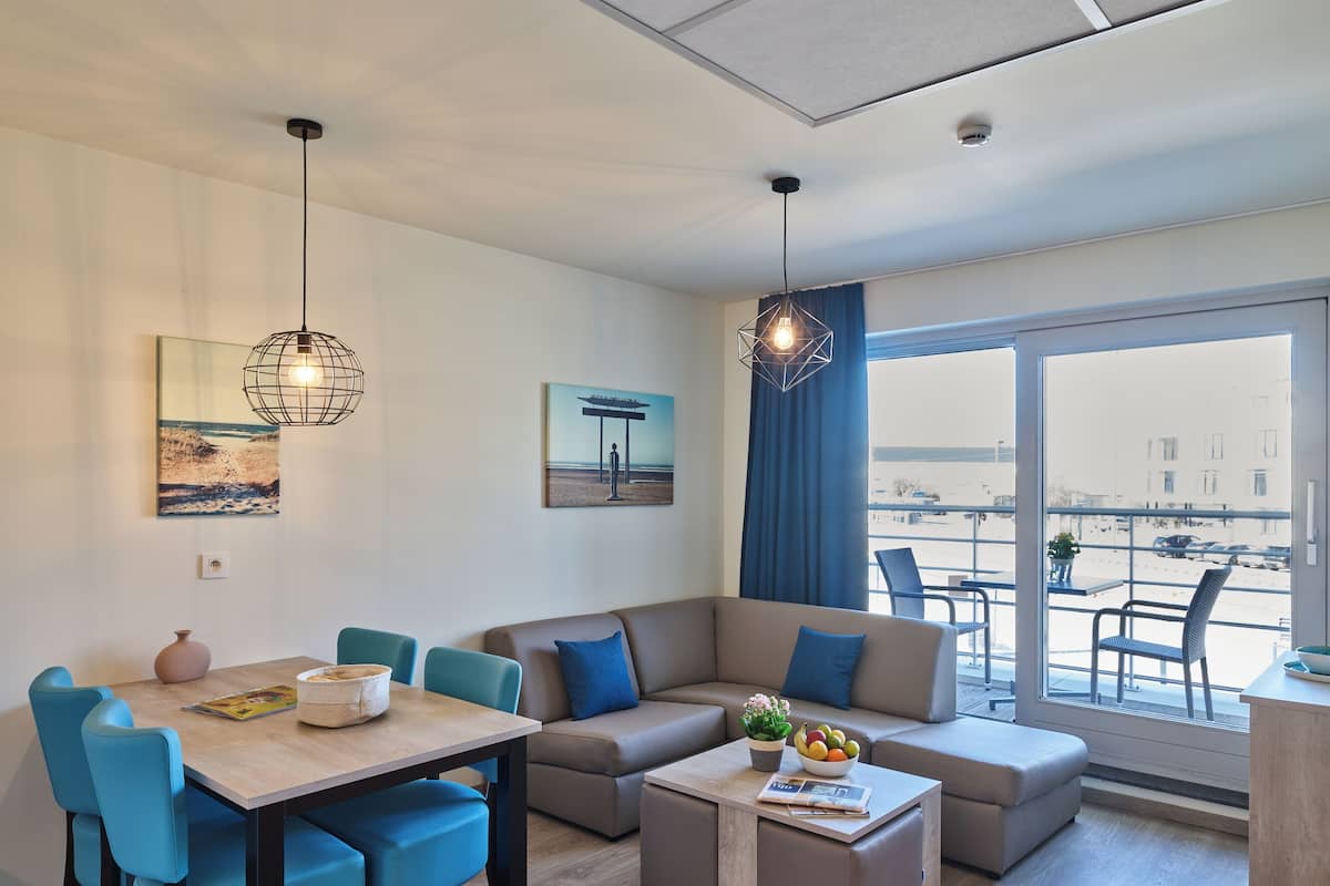 Spacious Family suite | 4p | 起居区 | 15-英寸纯平电视 (配备有线频道)、电视