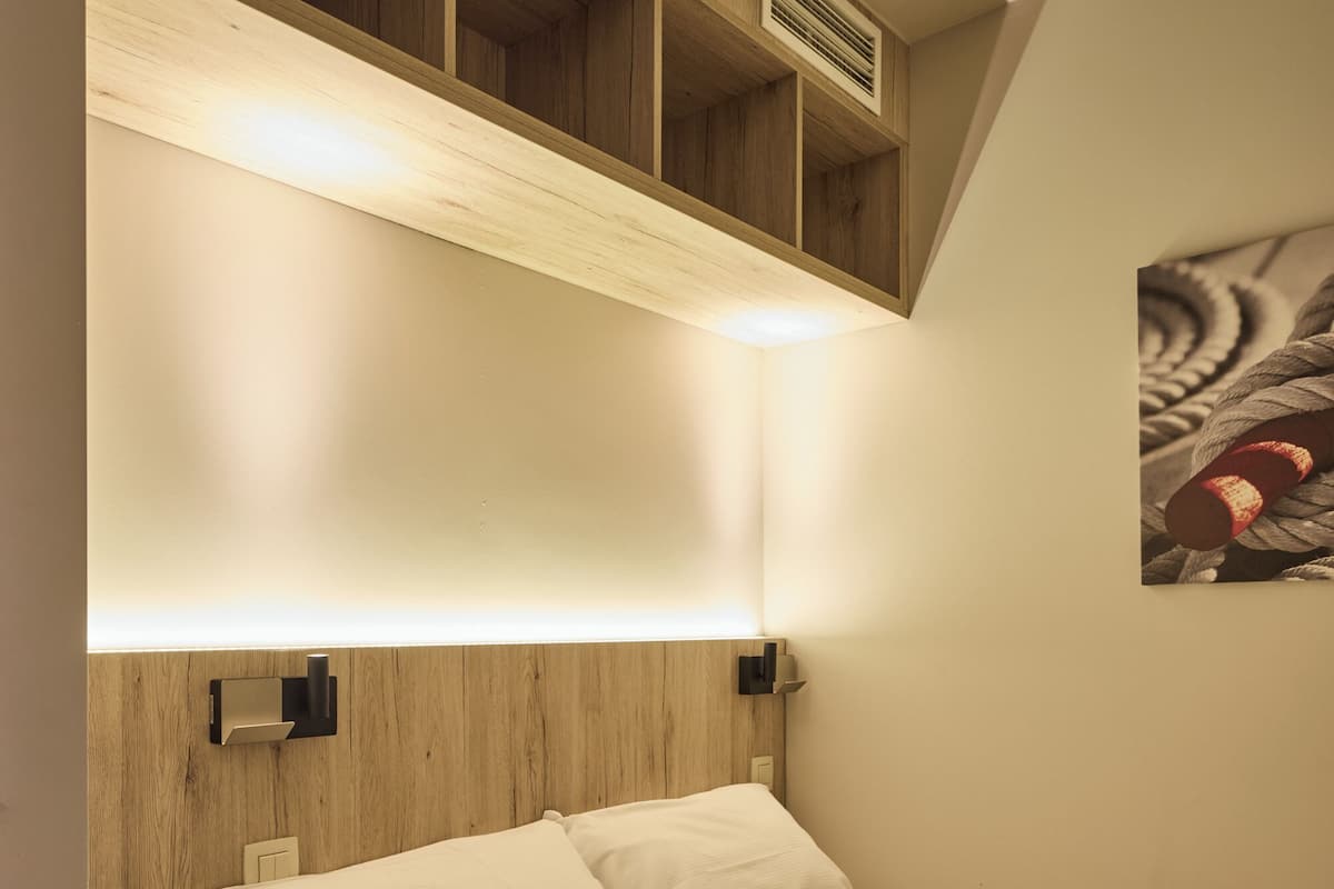 Family suite | 2 adults - 3 kids | Lydisolert, barnesenger, wi-fi (inkludert) og individuelt dekorert
