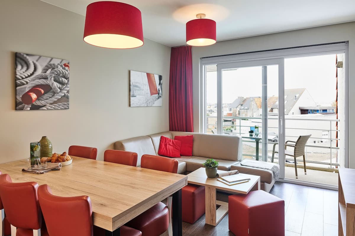 Spacious family suite | 6p | 起居区 | 15-英寸纯平电视 (配备有线频道)、电视