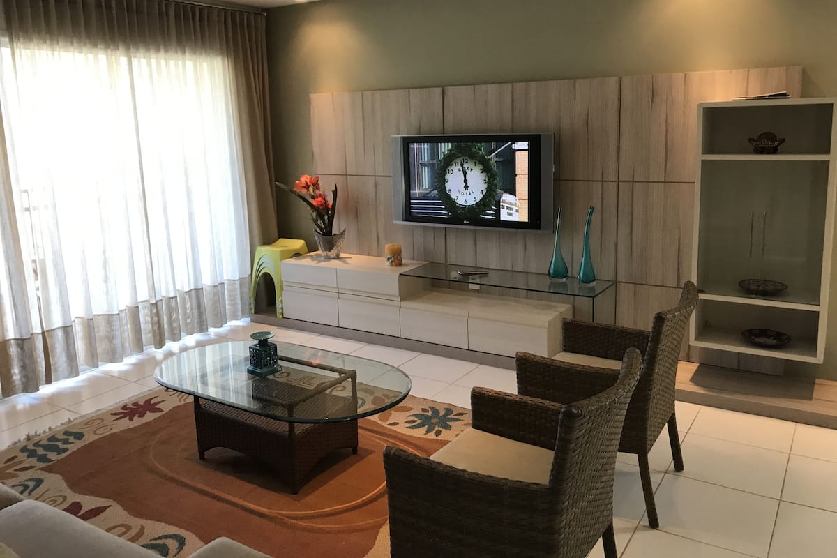 Grand Apartment, 3 Bedrooms | 2 bedrooms, blackout drapes, iron/ironing board, bed sheets