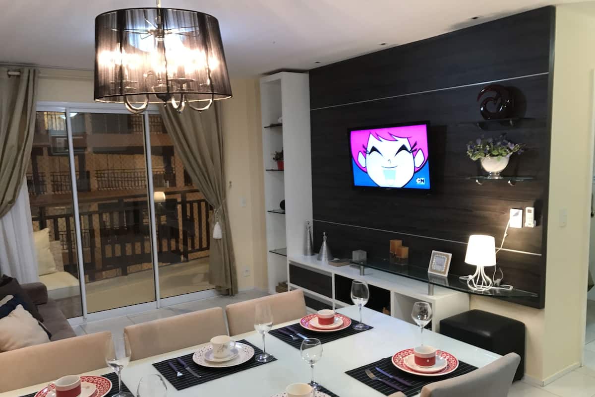 Deluxe Apartment | 2 bedrooms, blackout drapes, iron/ironing board, bed sheets