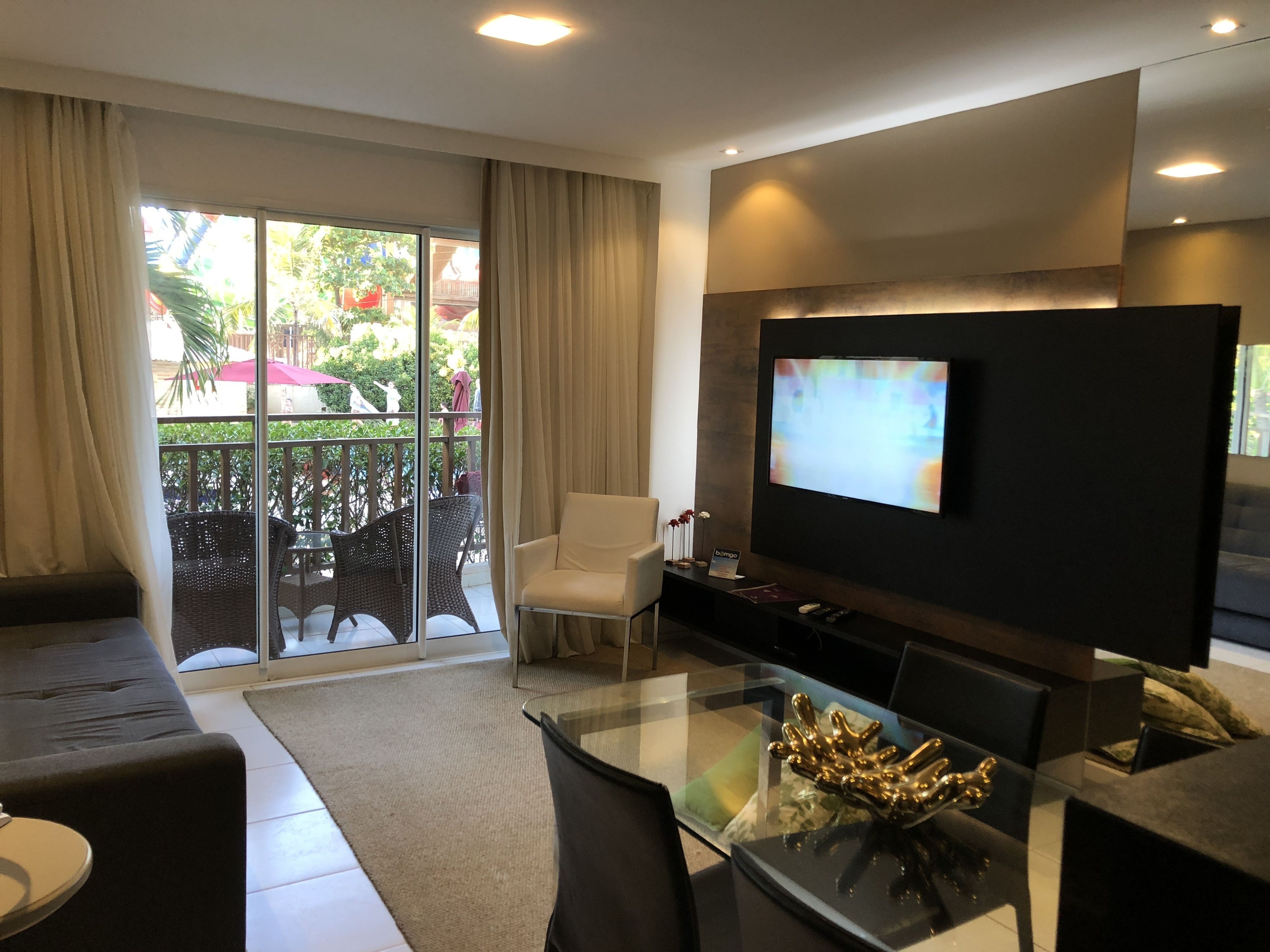 Apartamento premium, 2 quartos, acesso à piscina, vista para o parque | Opções para refeição no quarto