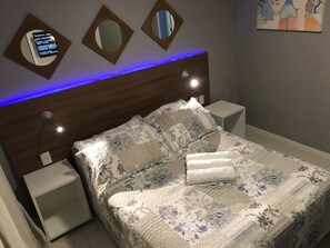 Apartemen Premium | 2 kamar tidur, tirai kedap cahaya, dan setrika/meja setrika