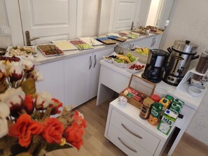 Daily buffet breakfast (EUR 15 per person) - Peradise Hotel (Istanbul)