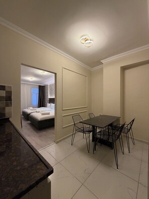 Comfort Quadruple Room | Dapur peribadi | Cerek elektrik 