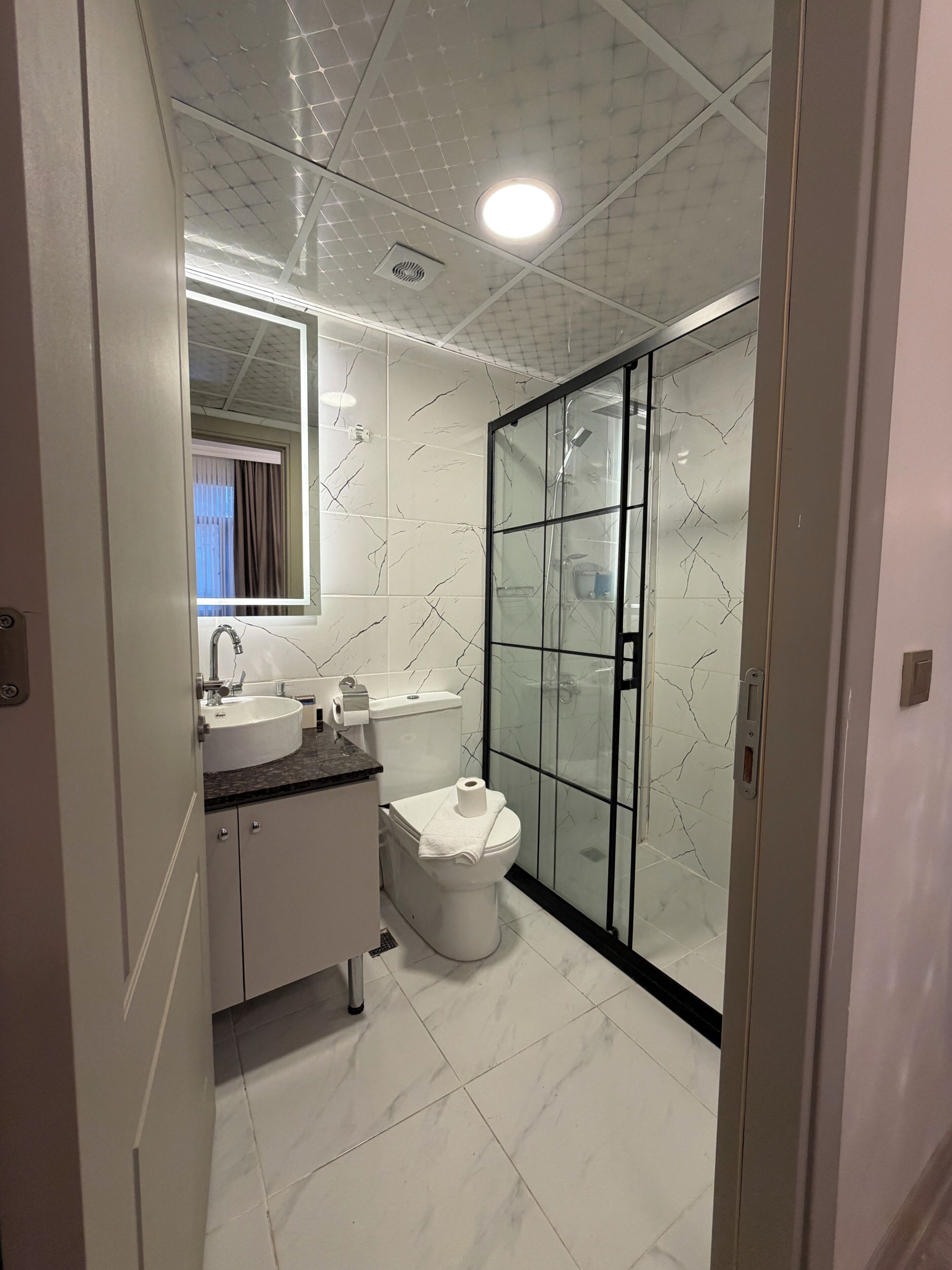 Deluxe Double Room | Bathroom