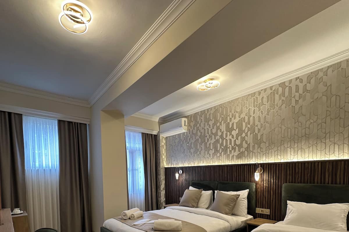 Economy Triple Room | Premium bedding, minibar, in-room safe, desk