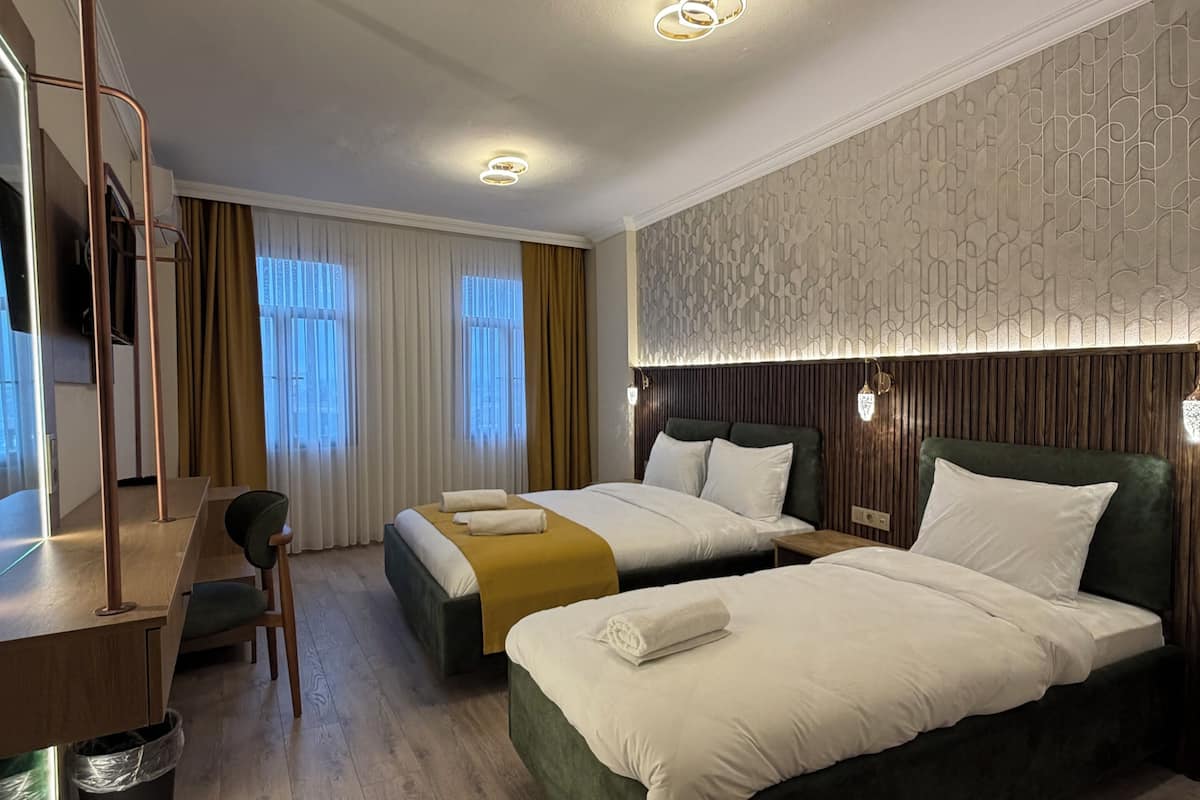 Deluxe Triple Room | Premium bedding, minibar, in-room safe, desk