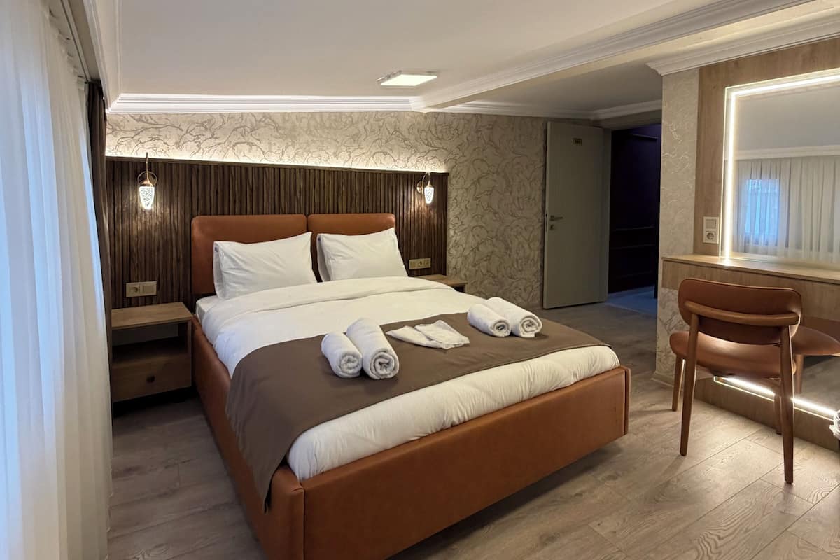 Economy Double Room | Premium bedding, minibar, in-room safe, desk