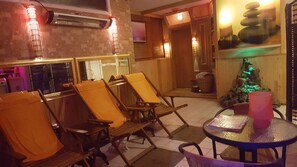 土耳其浴、2 ???、指（趾）甲修剪和护理、按摩服务