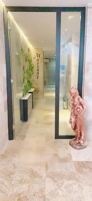 Tyrkisk bad/hamam, 2 behandlingsrom, manikyr og pedikyr og massasje