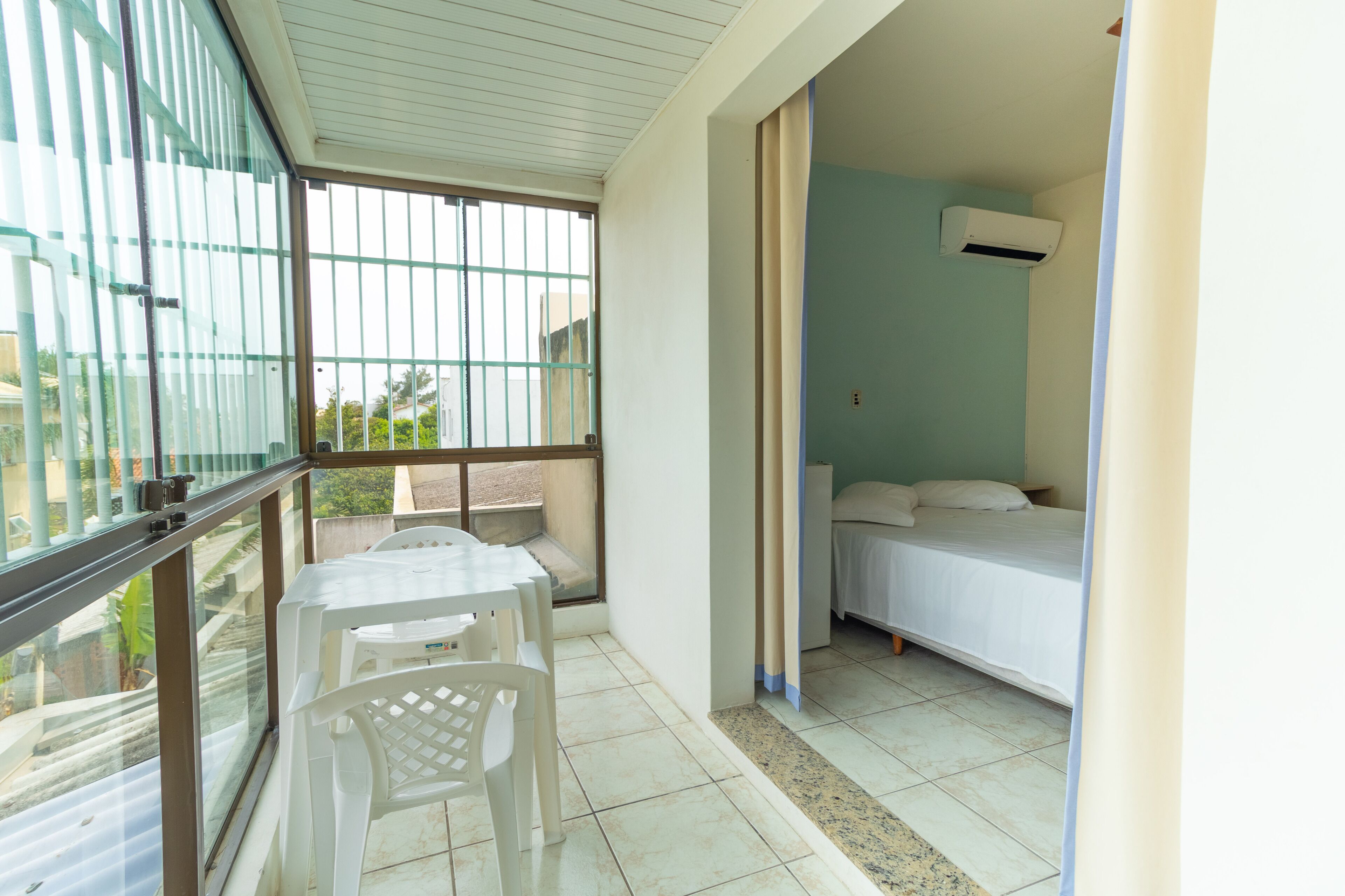 Quarto casal superluxo de uso individual, 1 cama de casal, vista para a praia | Vista da sacada