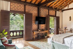 Habitación Deluxe | Minibar y ropa de cama