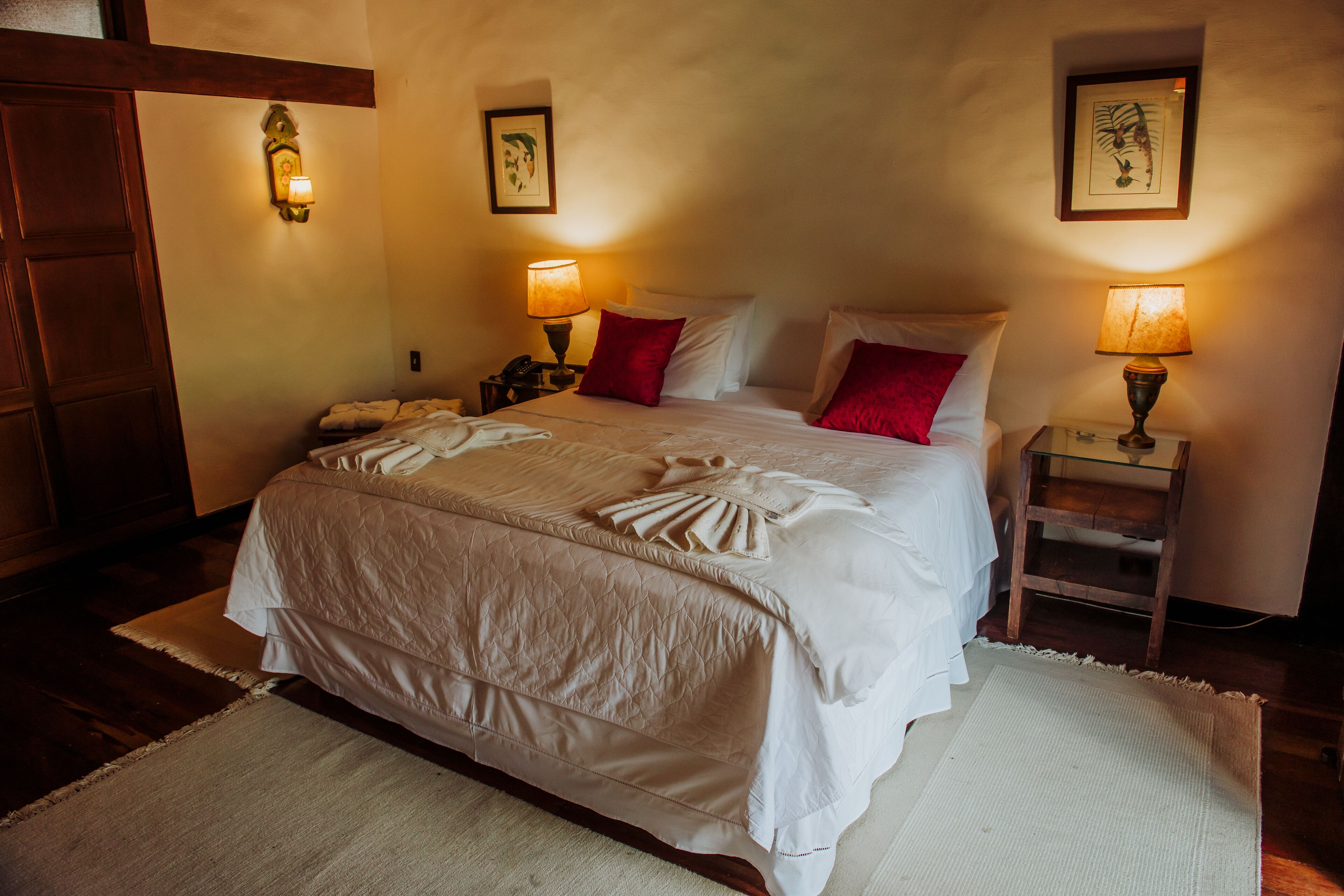 Rom | Minibar og sengetøy