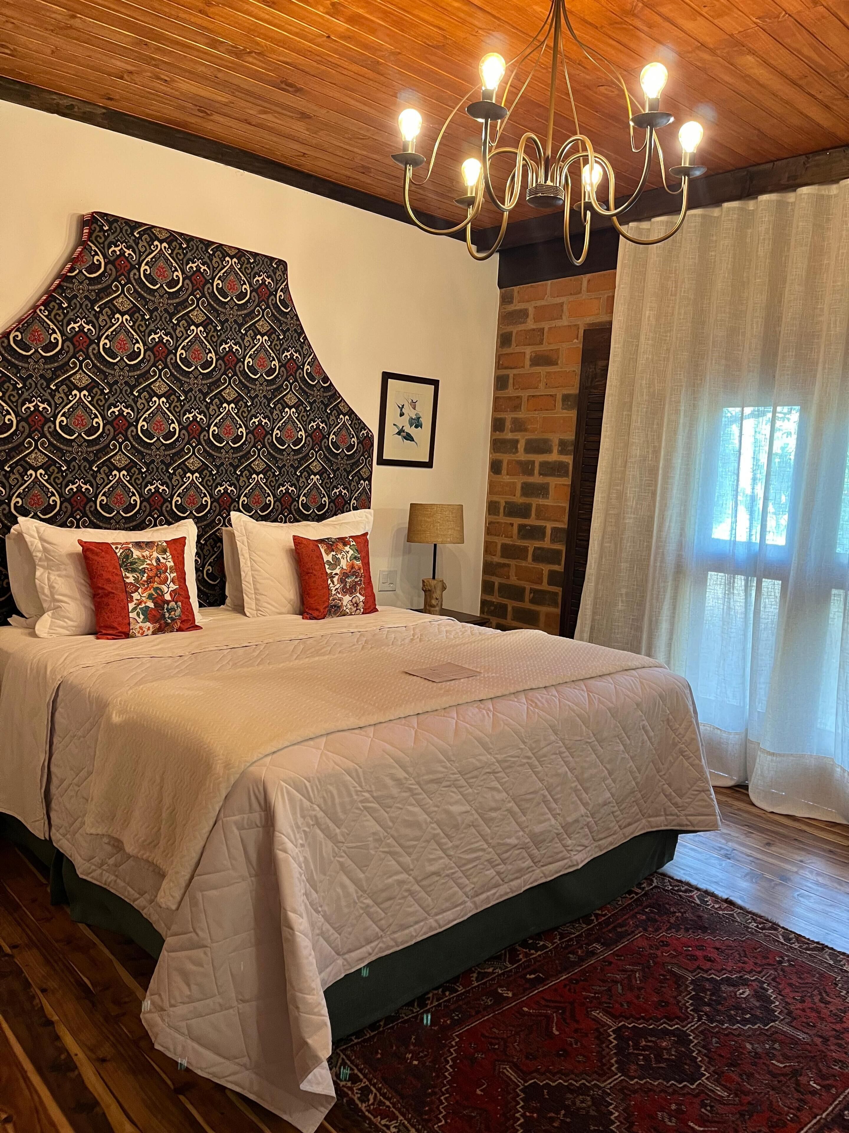Garden Room, ground floor | Minibar, bed sheets