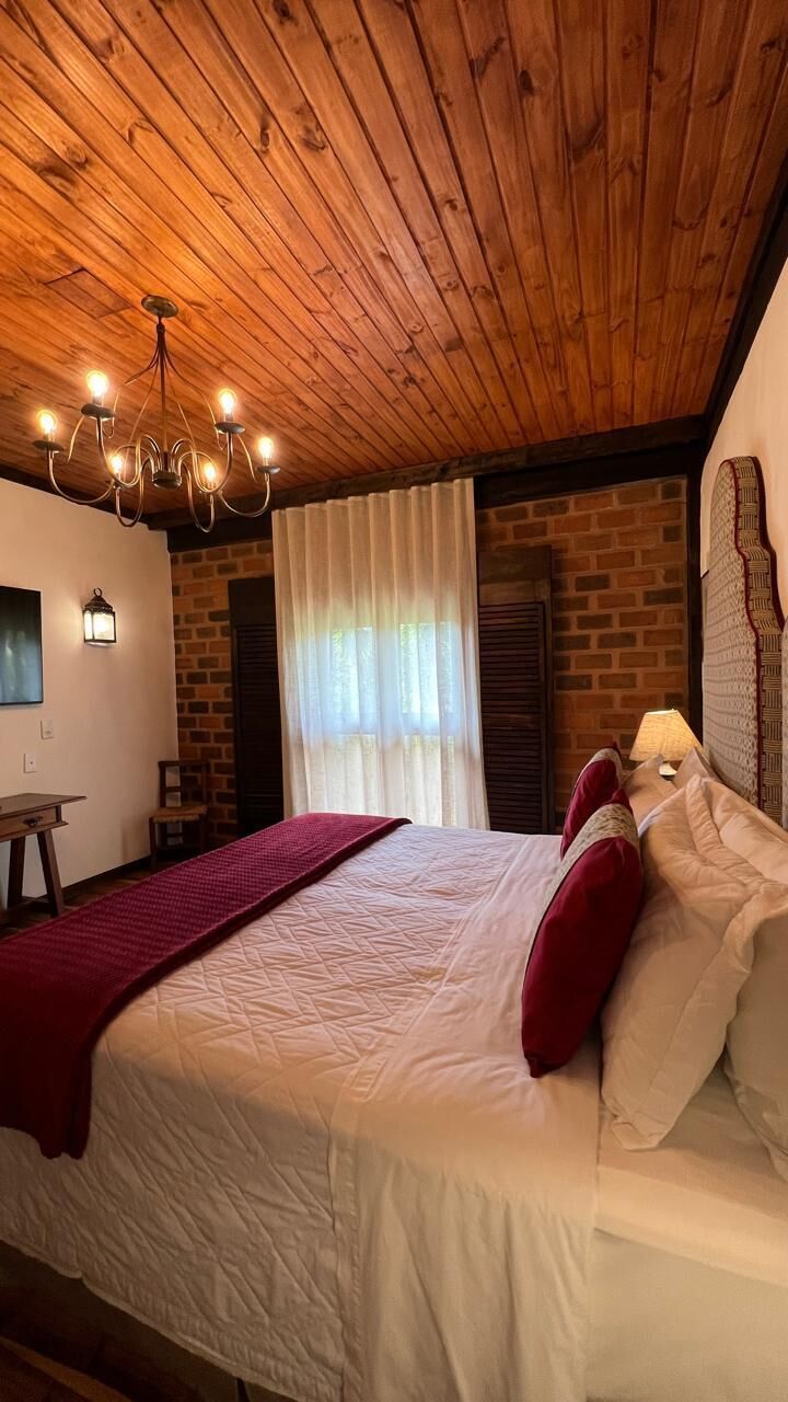 Accessible Room | Minibar, bed sheets