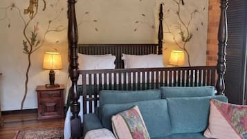 Luxury Room | 1 bedroom, minibar, bed sheets