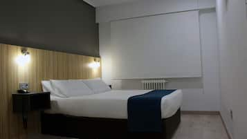 Double Room | Premium bedding, desk, free cribs/infant beds, rollaway beds