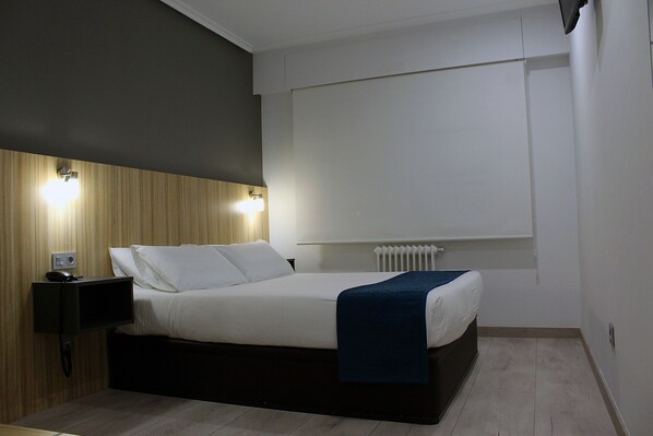 Double Room | Premium bedding, desk, free cribs/infant beds, rollaway beds - Hotel Altiana (Ourense)