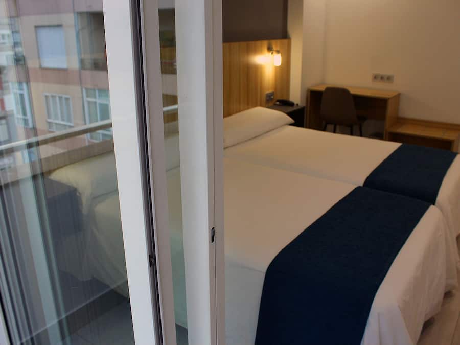 Twin Room | Premium bedding, desk, free cribs/infant beds, rollaway beds