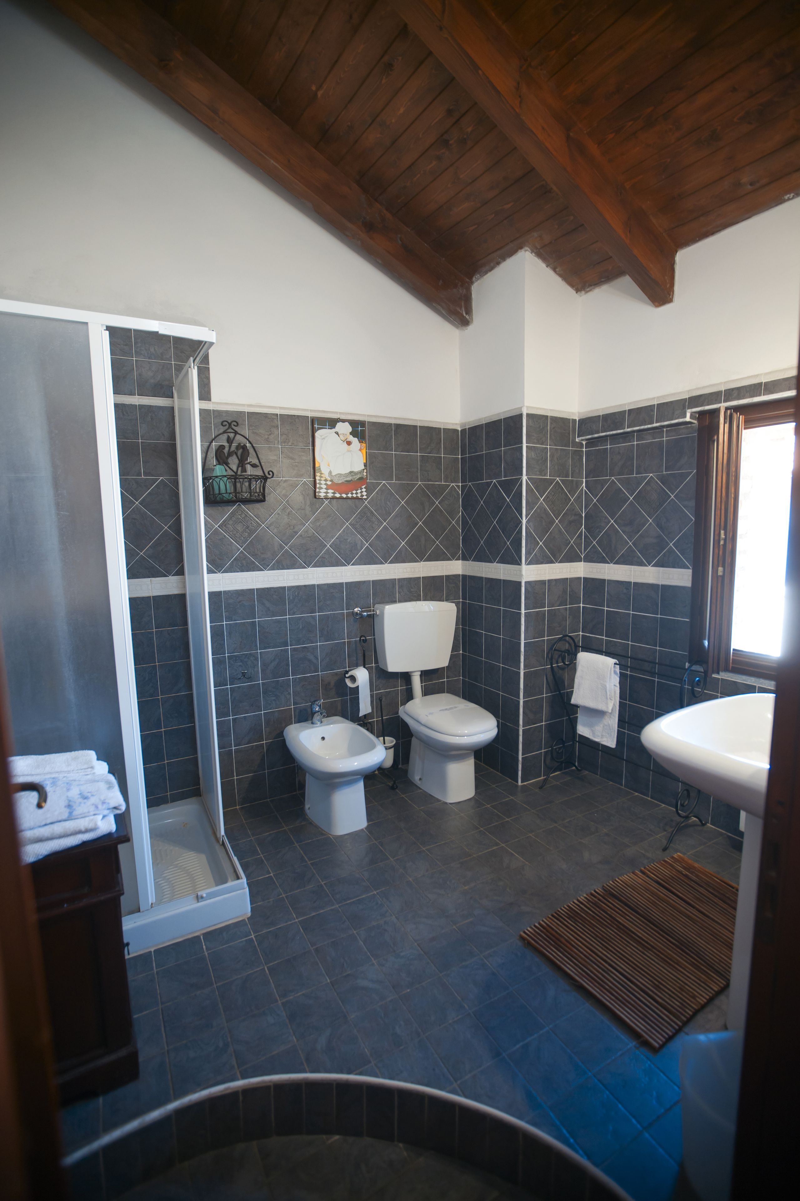 Apartment, 1 Bedroom | Bathroom | Shower, free toiletries, hair dryer, bidet