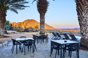 Property grounds - Ai Aiba - The Rockpainting Lodge (Omaruru)