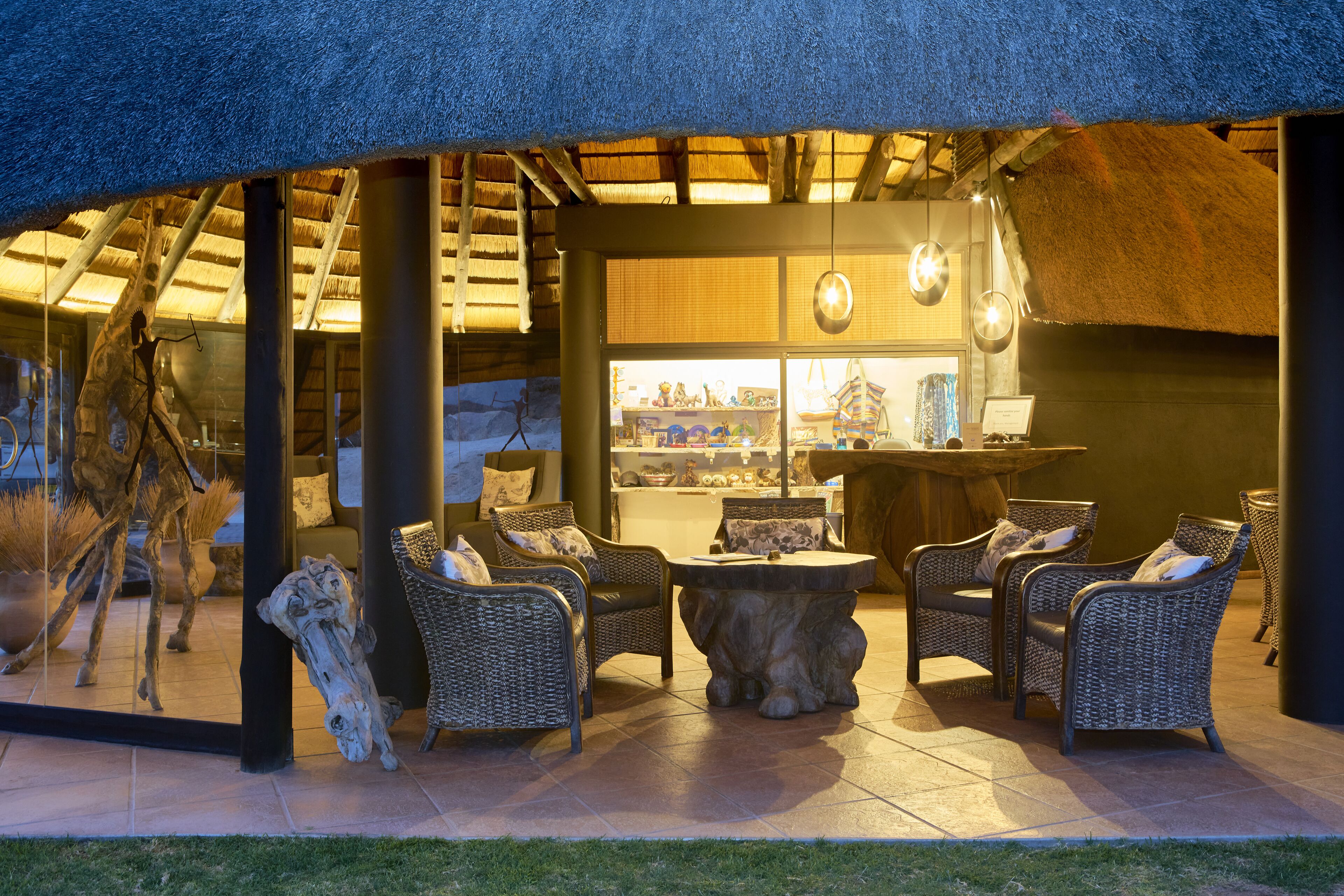 Coin salon dans le hall