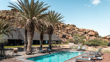 Außenpool, Liegestühle