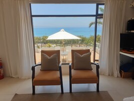 Apartment | Living area | Flat-screen TV, DVD player