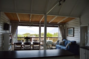 Dining - Otters Rest Self Catering (Cape Town)