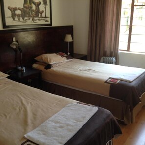 Desk, iron/ironing board, free WiFi - Cottage in Orange Grove (Johannesburg)