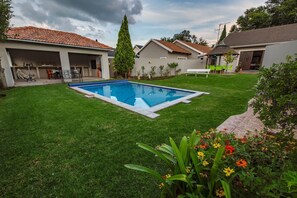 Outdoor pool - Angelica Guest House (Boksburg)
