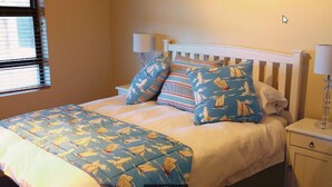 5 chambres, fer et planche à repasser, draps fournis
