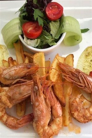 Se sirven desayunos, comidas, cenas y cocina internacional 