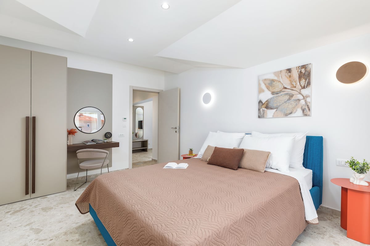 Superior Apartment, 1 Bedroom, Balcony, Sea View | Premium bedding, in-room safe, cribs (free), WiFi (free)