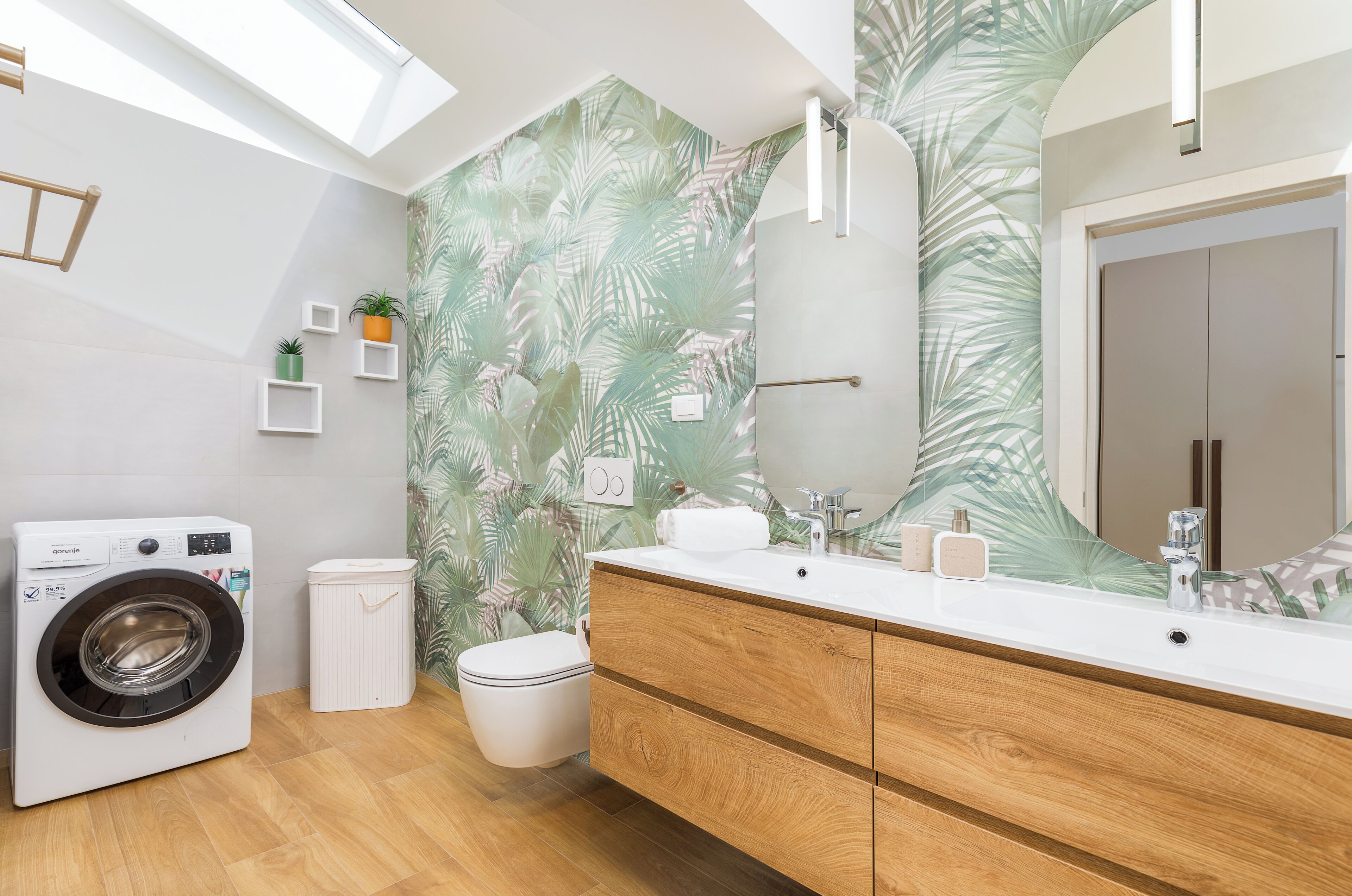 superior apartment, 2 bedrooms, balcony, sea view | bathroom | shower, hair dryer, towels