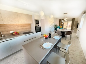 Superior Apartment, 2 Bedrooms, Balcony, Sea View | Private kitchen | Fridge, electric kettle, cleaning supplies - Villa Nina Apartments (Fazana)