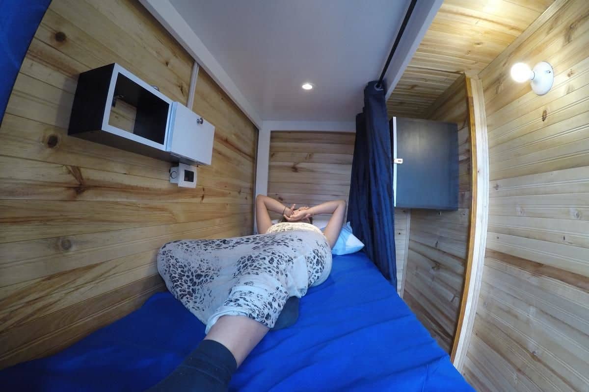 Dormitorio compartido básico, 1 habitación (2 camas) | Cortinas blackout, insonorización y tabla de planchar con plancha